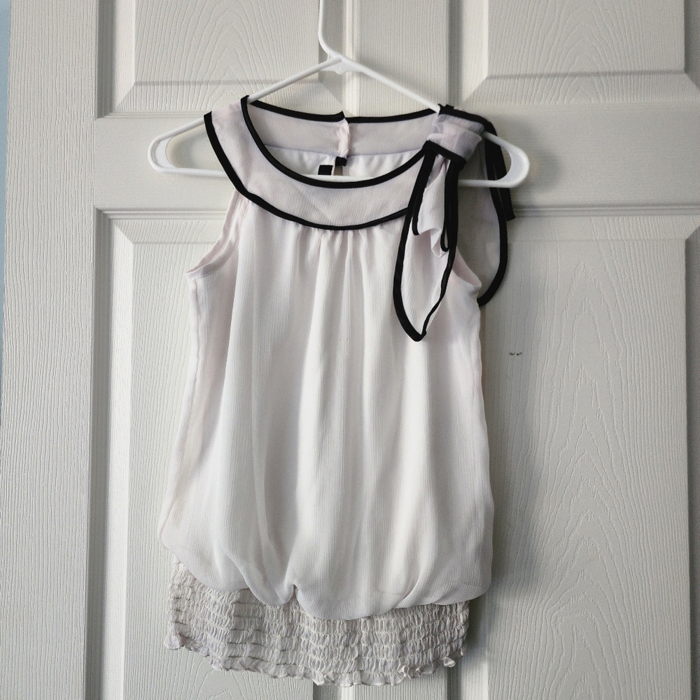 BCX White Sleeveless Blouse with Black Trim